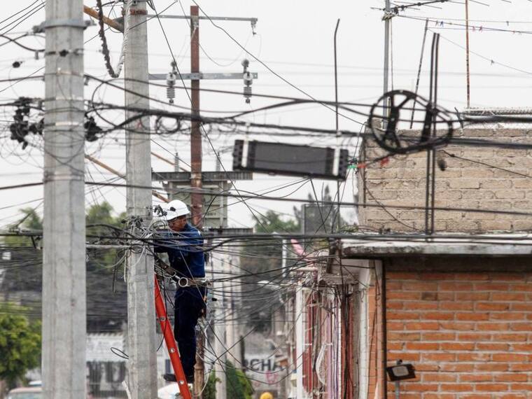 GDF limpiará la #CDMX de cables en desuso.