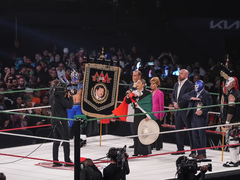 INGLEWOOD, CALIFORNIA - JUNE 7: Deyra Barrera sings Mexico's National Anthem