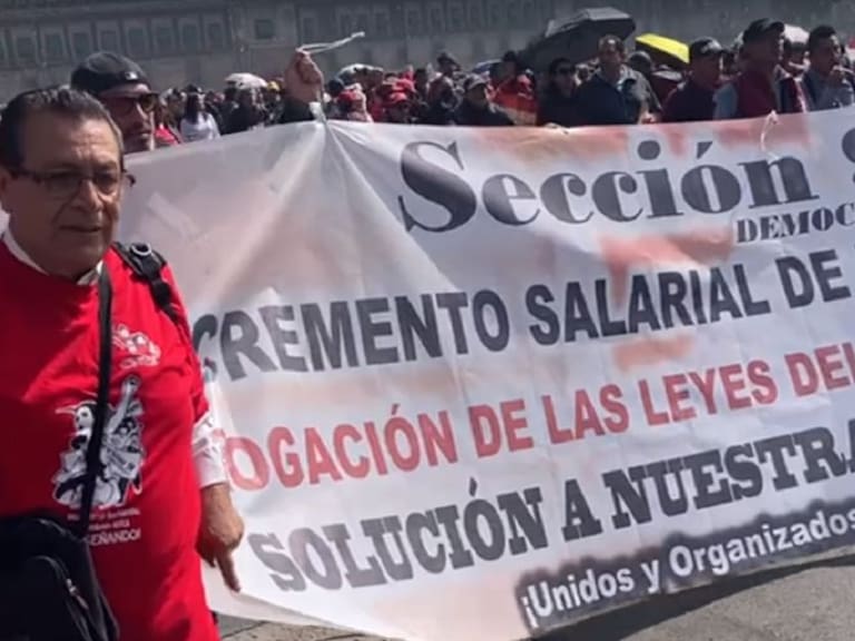 Maestros de la CNTE exigen aumento salarial en instalaciones de la SEP
