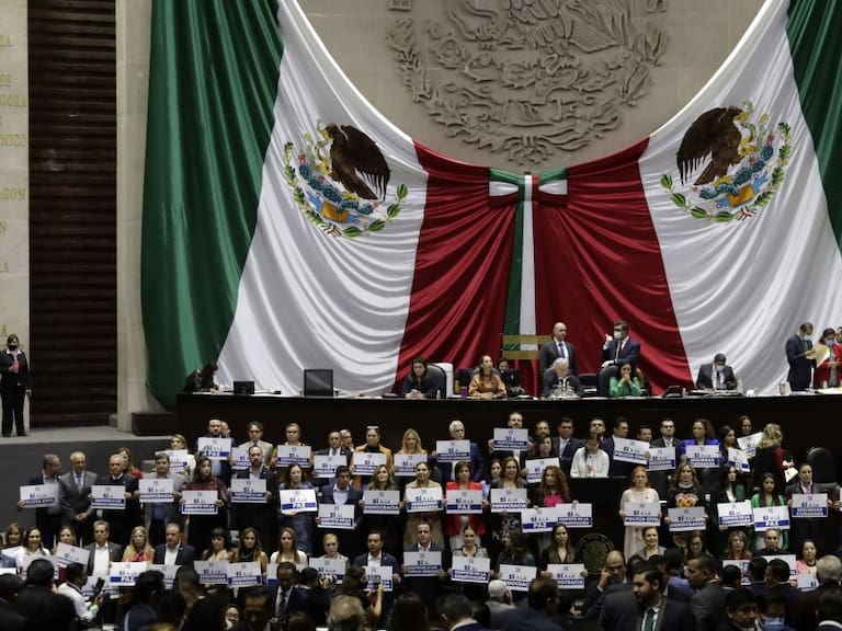 Aprueban ley para negar cargos públicos a agresores y deudores alimentarios