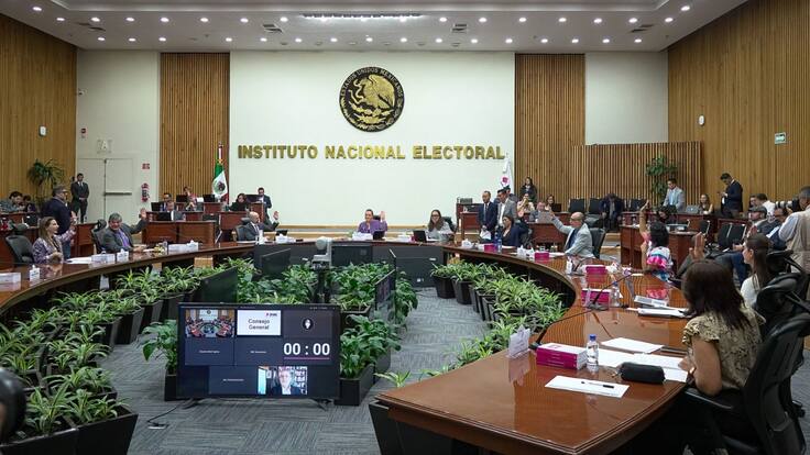 Batea el INE al Senado y mantiene candidaturas