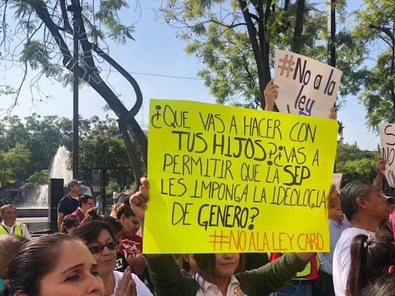 FNF marcha contra la prohibición de las terapias de conversión