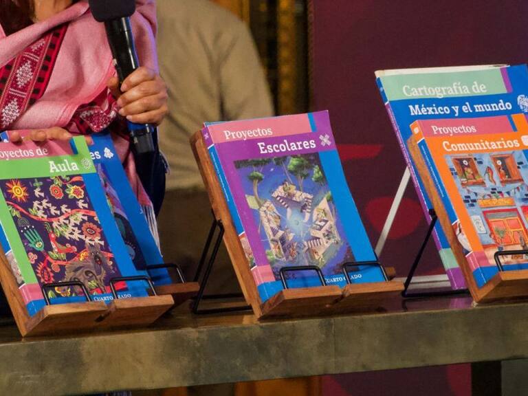 Obtienen padres de familia amparo contra distribución de libros de texto
