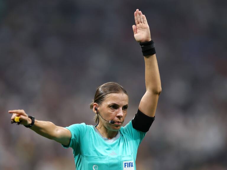 Stéphanie Frappart: primera mujer árbitro en un partido de un mundial