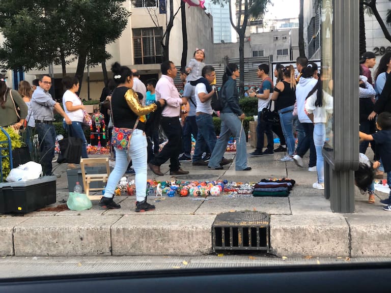 ¡Adiós a los ambulantes de Reforma! El gobierno de la CDMX promete quitarlos