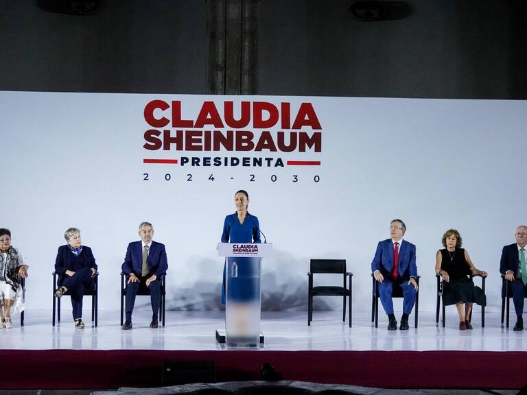 CIUDAD DE MÉXICO, 20JUNIO2024.- Claudia Sheinbaum, presidenta electa de México, realizó la presentación oficial de la primer parte de su gabinete al que se integran: Marcelo Ebrard, Juan Ramón De la Fuente; Rosaura Ruiz; Ernestina Godoy; Alicia Bárcena y julio Berdegué Sacristán.
FOTO: GALO CAÑAS/CUARTOSCURO.COM