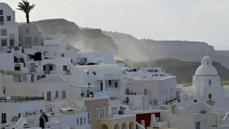 Declaran emergencia por sismos en Santorini, Grecia