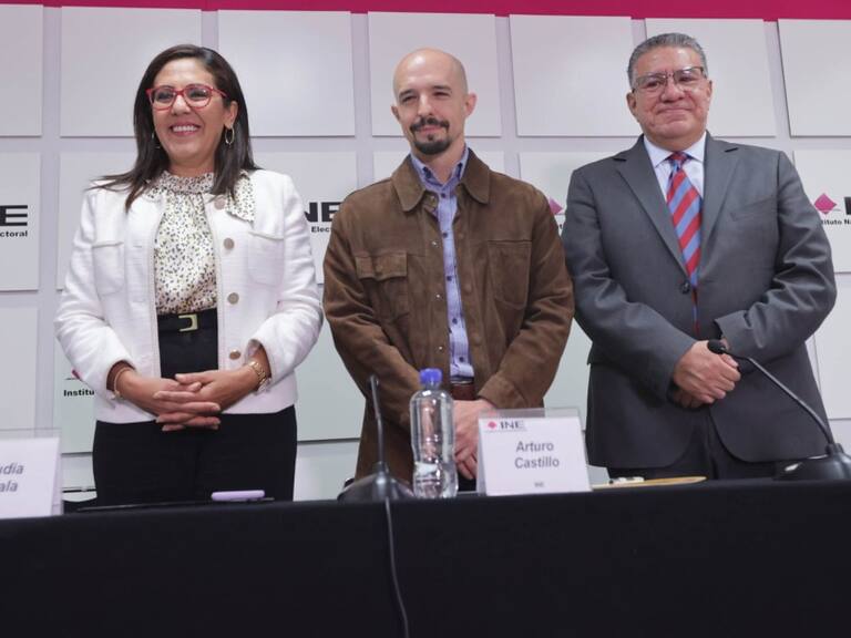 INE y SRE firman acuerdo para facilitar credencialización fuera de México