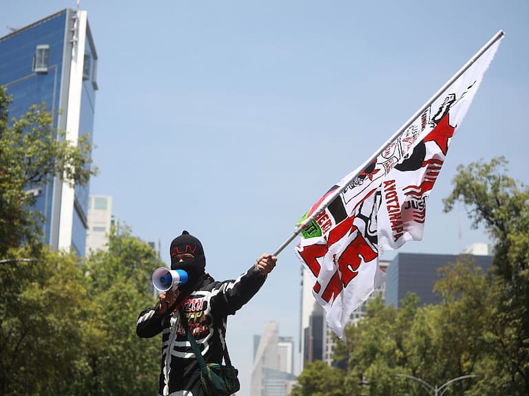 La Coordinadora Nacional de Trabajadores de la Educación (CNTE) ha mantenido movilizaciones que paralizan la Ciudad de México.